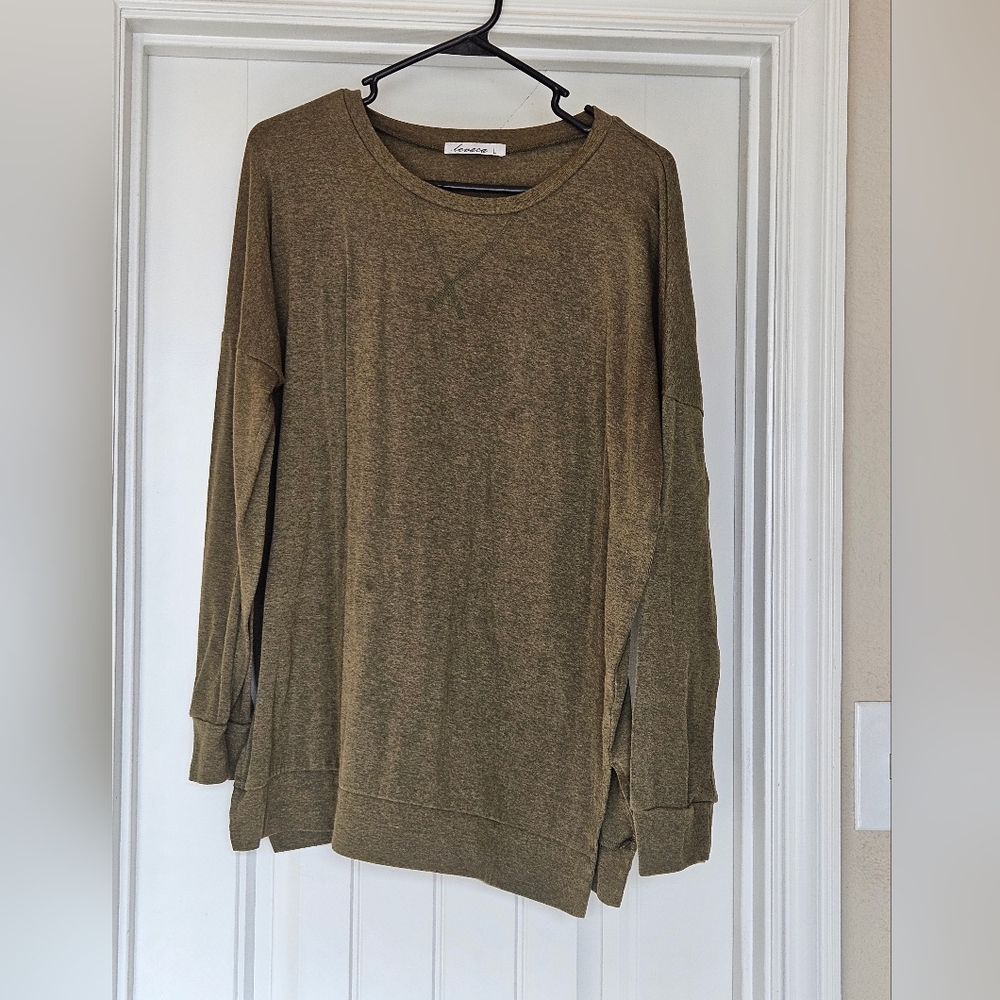 Long sleeve shirt with split sides
